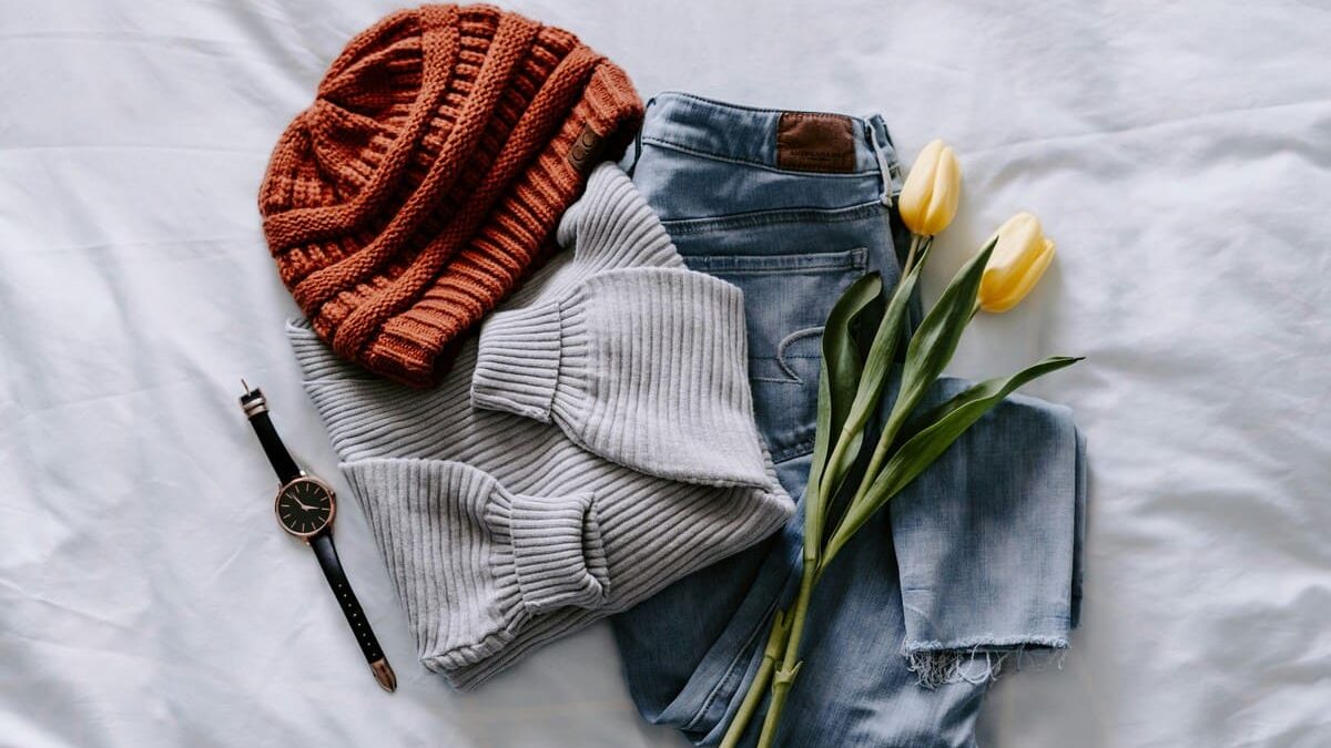 Fashion coordination of orange knit cap