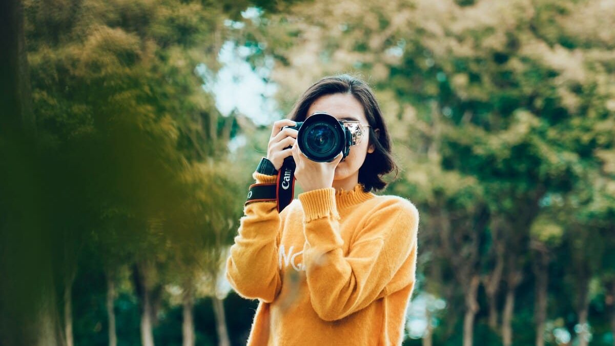 woman with single-lens reflex camera