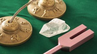 音叉セラピーの効果とは？音の波動で心身のバランスを整える新しい治療法を徹底解説