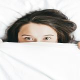 【ホルモンバランスを整える】メラトニンとセロトニンが快眠のカギ