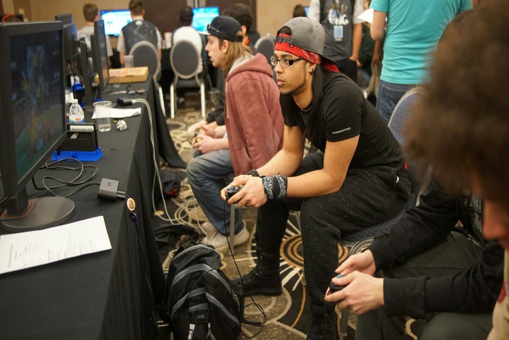 eスポーツを頑張る人たち、ゲームをする人たち