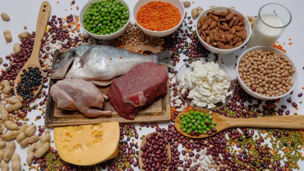 【髪にいい食べ物】抜け毛・薄毛を防ぐ！美しい髪を育てる栄養と食事法を専門家が解説