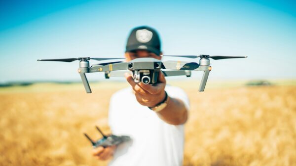 【2025年版】ドローン映像で成果を出す！プロモーション活用の全手順｜初心者の始め方・撮影/編集のコツ・安全と法令の基礎