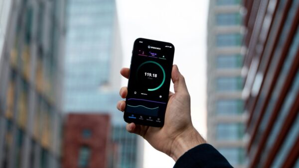 【2025年版】5Gで何が変わる？仕組みと生活・ビジネスへの影響をやさしく解説