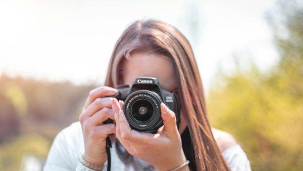 【完全ガイド2025】売れる広告写真の撮り方入門｜初心者が押さえる基礎・構図・光・レタッチと撮影依頼チェックリスト