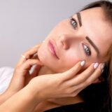 ロングヘアの女性、スタイリングがうまくいった女性