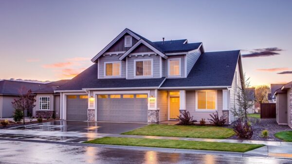 【保存版】家を売っても住み続けられる？リースバックの仕組み・メリットデメリット・契約の注意点を徹底解説