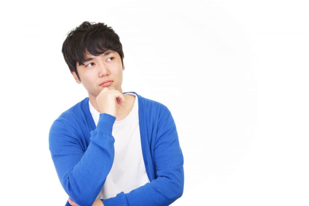 メンズVIO脱毛について悩みや疑問を抱えて考える男性のイメージ。