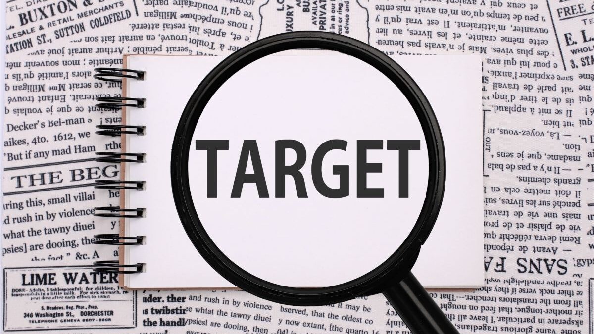 An image highlighting a niche market target for affiliate marketing with a magnifying glass.